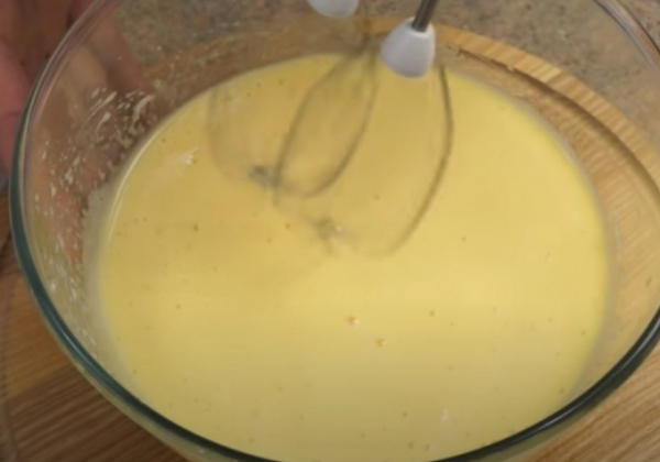 Пышная шарлотка с яблоками в духовке классическая
